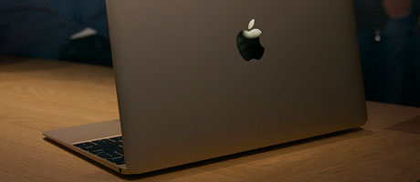 apple-logo-macbook